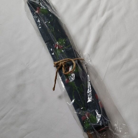 New hand painted Christmas Santa wall hanging - Picture 2 of 2